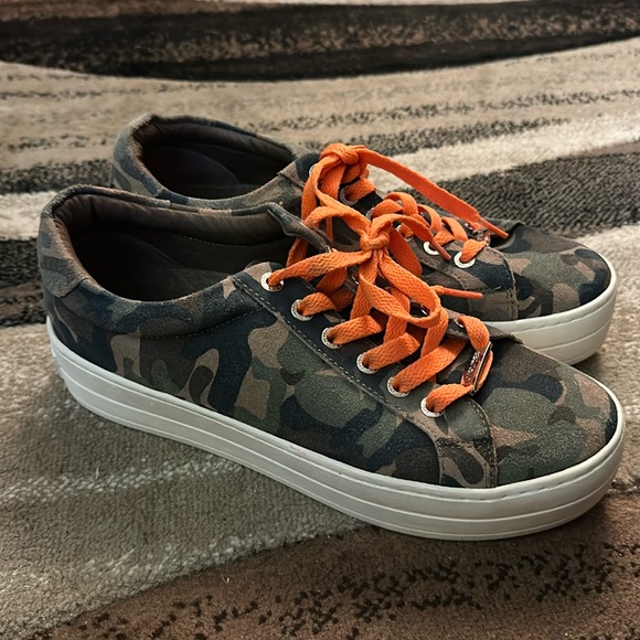 J slides camo platform sneakers - Picture 1 of 3